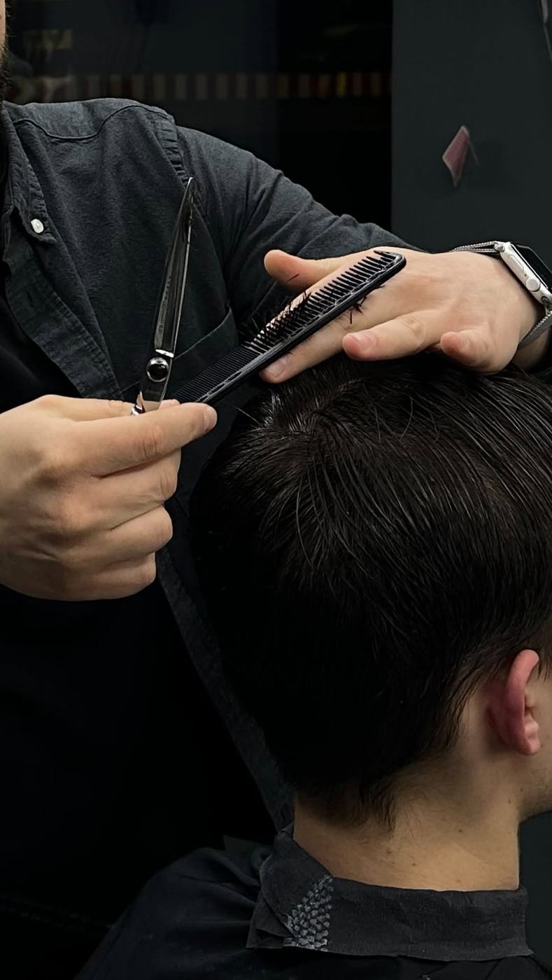 Barber GANS podczas pracy — nauka strzyżenia